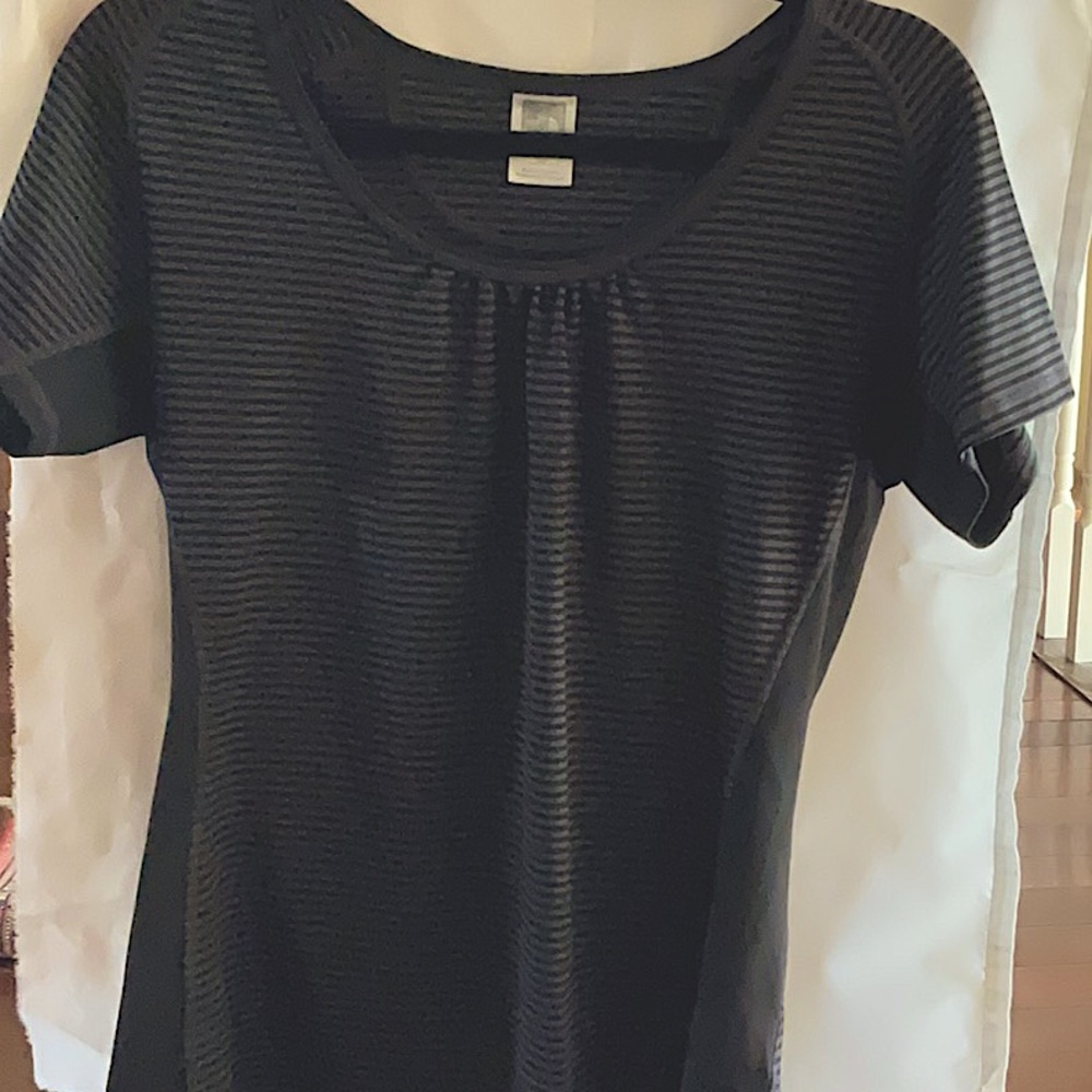 The North Face Grey and Black Strip Irving Raglan Athletic Tee Women’s Size‎ L